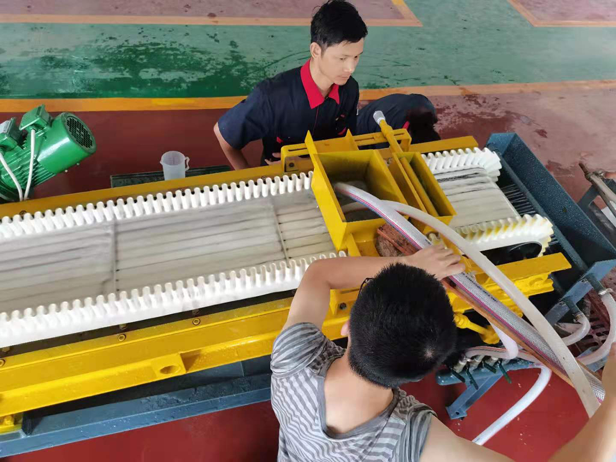 Separador magnético de banda a escala de laboratorio vulnerable Separador magnético de banda a escala de laboratorio vulnerable